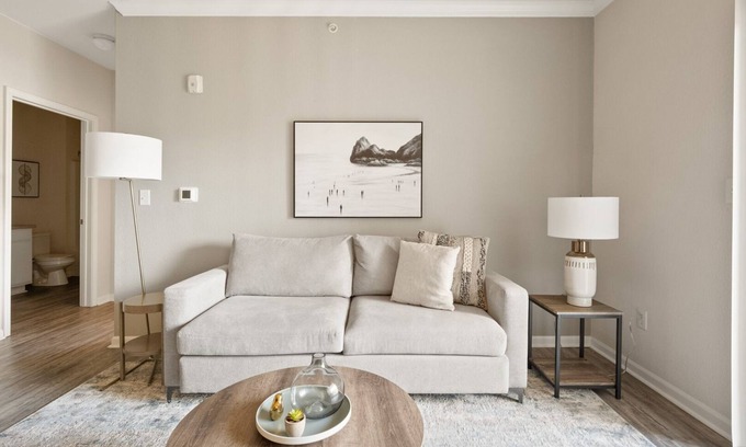 Mount Juliet Apartamento | Modern Apartment in Prime Location (ID2693X56)