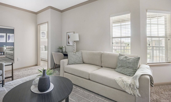Richmond Apartamento | Modern Apartment in Prime Location (ID1192X865)