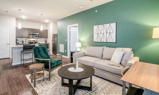San Antonio Apartamento | Modern Apartment in Prime Location ID5643X32