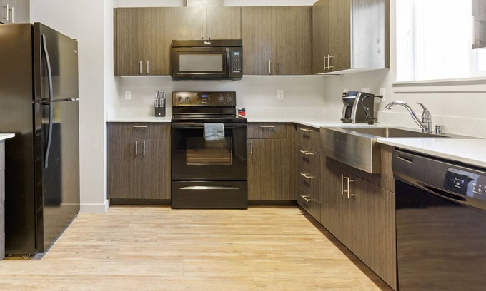 Vancouver Apartamento | Modern Apartment in Prime Location (ID7029X00)