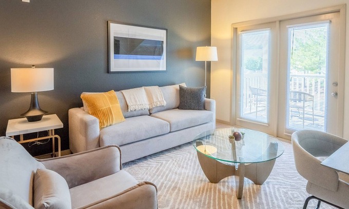 Shannon Apartamento | Modern Apartment in Prime Location (ID2727X65)