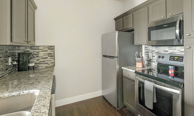 Richmond Apartamento | Modern Apartment in Prime Location (ID1272X140)