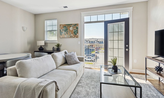 Fishers Apartamento | Modern Apartment in Prime Location (ID8519X38)
