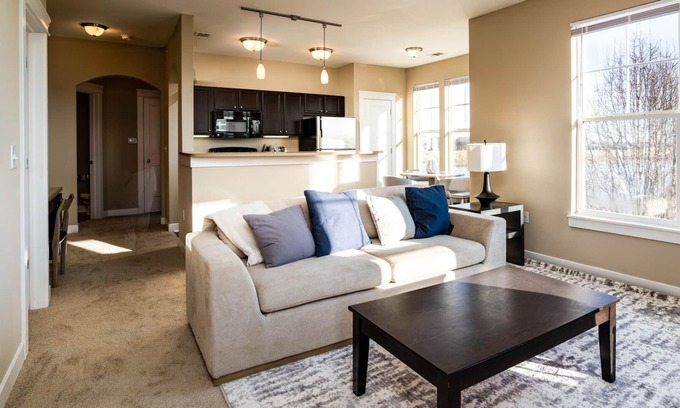 Fishers Apartamento | Modern Apartment in Prime Location (ID1403X228)