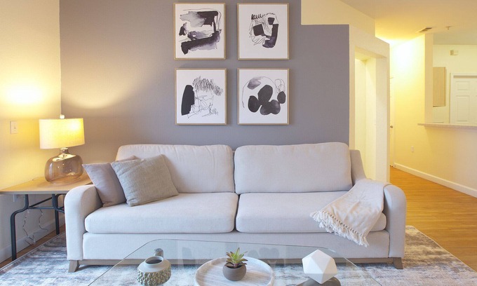 Holland Apartamento | Modern Apartment in Prime Location (ID7986X22)