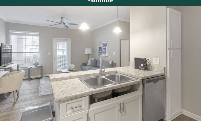 Southwind Apartamento | Modern Apartment in Prime Location (ID7904X41)