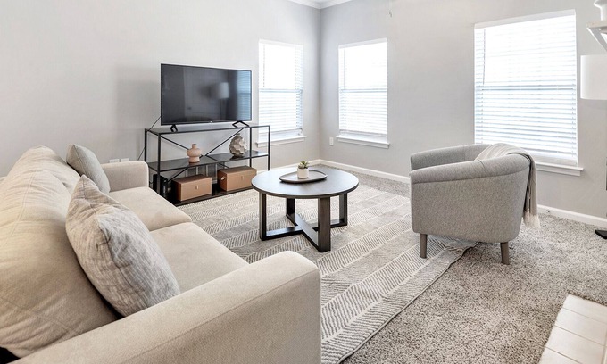 Collierville Apartamento | Modern Apartment in Prime Location (ID8622X86)