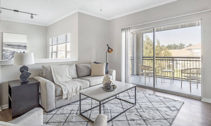 Sanford Apartamento | Modern Apartment in Prime Location (ID1189X976)
