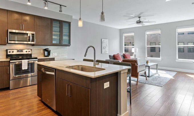 Mueller Apartamento | Modern Apartment in Prime Location (ID6223)