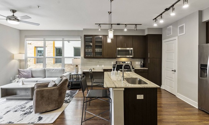 Mueller Apartamento | Modern Apartment in Prime Location (ID4225X45)