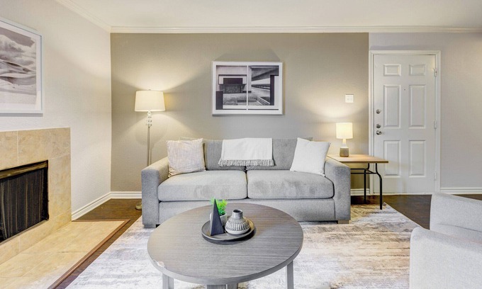 Vickery Meadow Apartamento | Modern Apartment in Prime Location (ID6721X00)