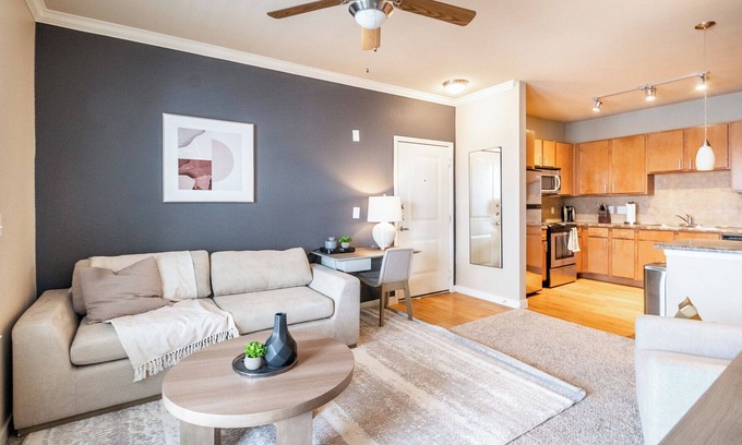 Bixby Apartamento | Modern Apartment in Prime Location (ID8202X55)