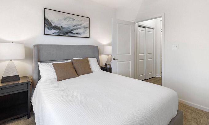 Chesapeake Apartamento | Modern Apartment in Prime Location (ID1380X852)