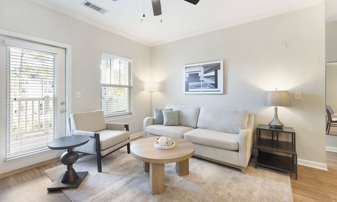 Ladson Apartamento | Modern Apartment in Prime Location (ID9391X76)