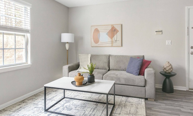 Greensboro Apartamento | Modern Apartment in Prime Location (ID1196X364)