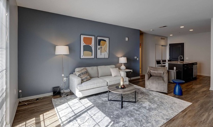 Grove City Apartamento | Modern Apartment in Prime Location (ID4290X54)