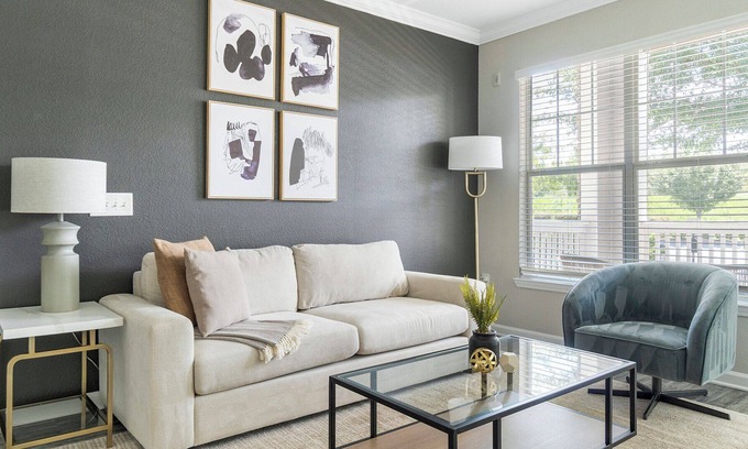 Raleigh Apartamento | Modern Apartment in Prime Location (ID1015X187)