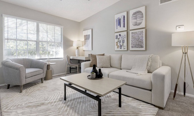 Plant City Apartamento | Modern Apartment in Prime Location (ID1229X846)