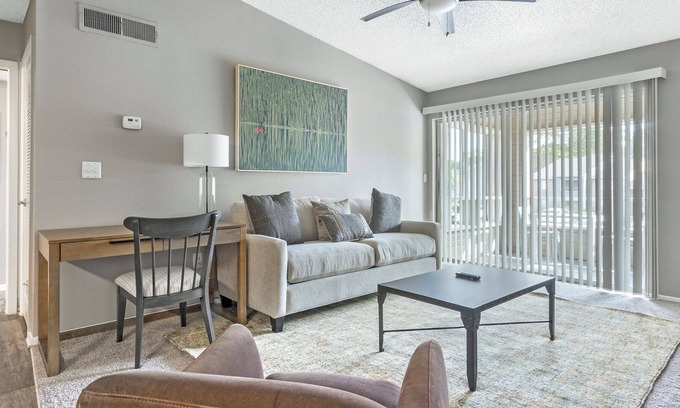 Plant City Apartamento | Modern Apartment in Prime Location (ID1334X388)