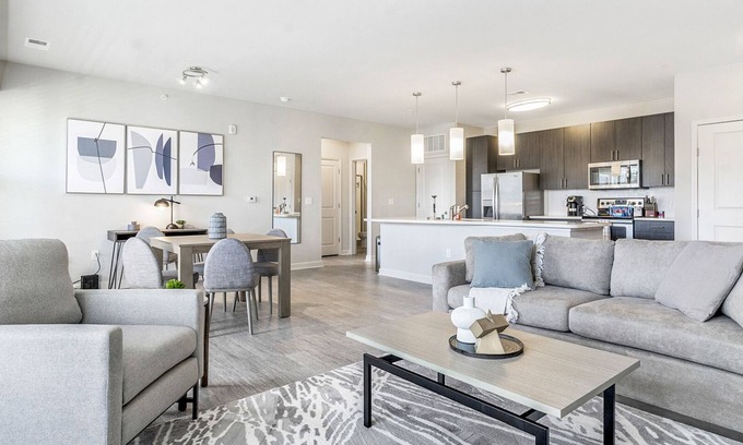 Wake Forest Apartamento | Modern Apartment in Prime Location (ID8336X10)