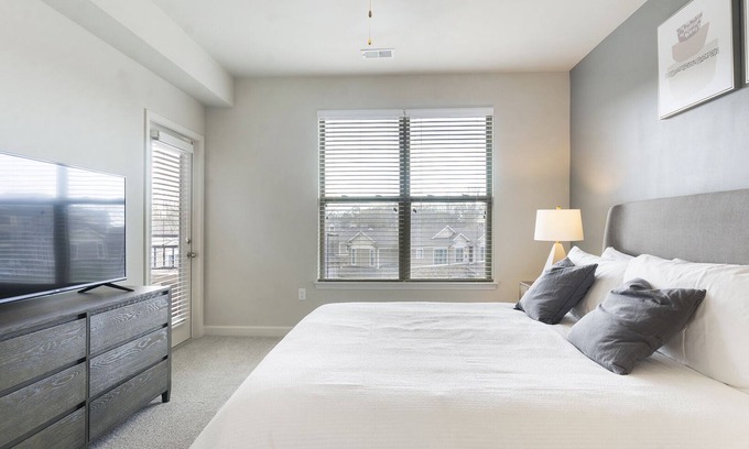 Wake Forest Apartamento | Modern Apartment in Prime Location (ID9271X08)