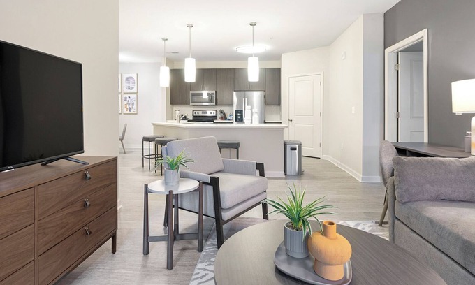 Wake Forest Apartamento | Modern Apartment in Prime Location (ID1012X377)