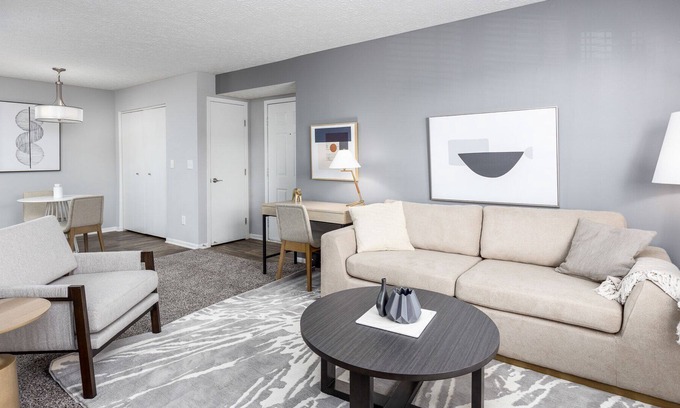 Lewis Center Apartamento | Modern Apartment in Prime Location (ID8607X44)