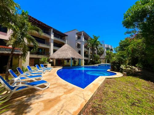 Puerto Aventuras Apartamento | Modern Apartment with Private Terrace and Golf Course View, free parking in Puerto Aventuras