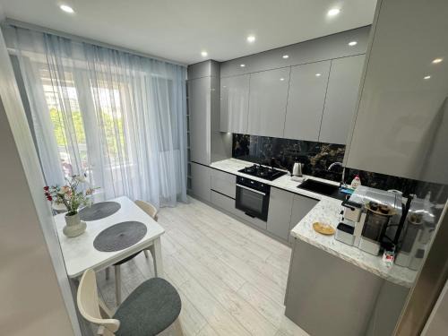 Chisinau Apartamento | Modern Apartment near Airport with Parking