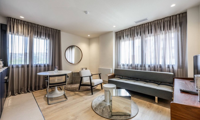 Puerta del Angel Apartamento | Moderno apartamento cerca del Palacio Real 08