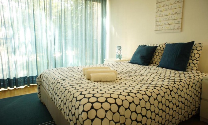 Alcantara Apartamento | Modern Apartment near the Bridge