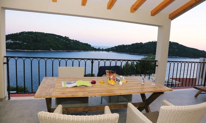 Blato Apartamento | Modern apartment on island of Korcula with the 180 degree breathtaking sea view