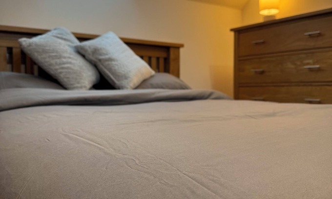 Brympton Apartamento | Modern Apartment. Peaceful & Secure, Private Parking, Beautiful Surroundings