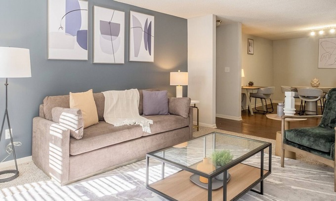 Crestline Heights Apartamento | Modern Apartment in Prime Location (ID6808X36)