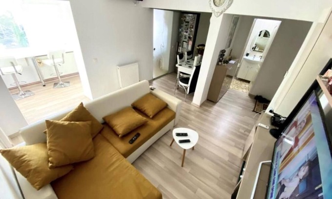 Onesti Apartamento | Modern Apartment with a Great View