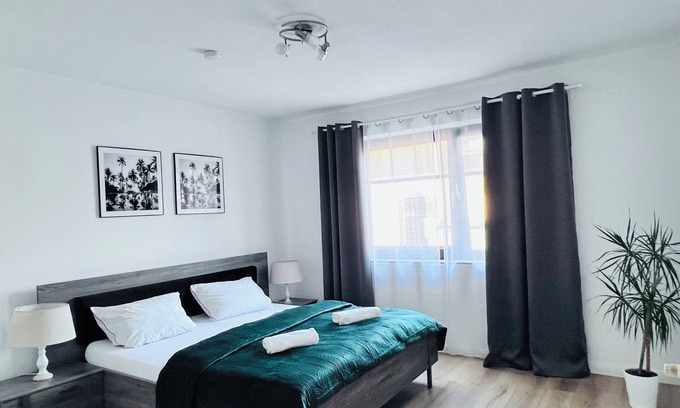 Dinslaken Apartamento | Modern apartment with terrace, 15min Centro NETFLIX