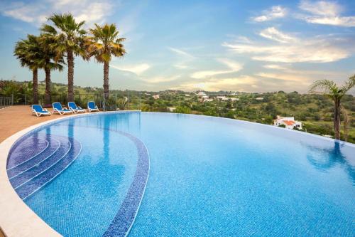 Funchal Apartamento | Modern apartment with in-&outside pool, sauna&gym, heating, rooftop terrace with amazing sea&mountains view