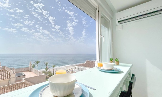 San Luis de Sabinillas Apartamento | Modern apartment with sea views in Sabinillas