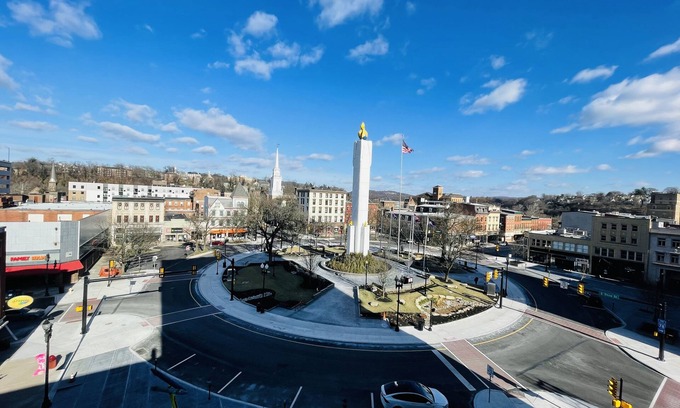 Downtown Historic District Apartamento | Modern apartments in the heart of easton