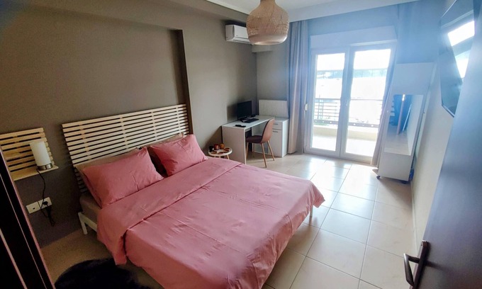 Thessaloniki Apartamento | Modern Apt 1 + Parking (Pay), 100m from Metro