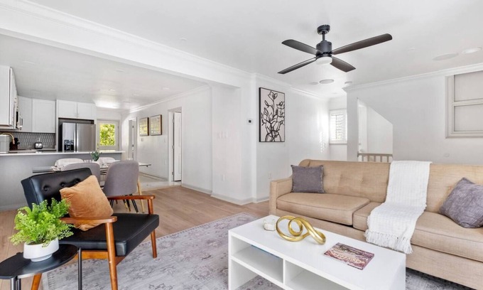 Cherrydale Apartamento | Modern Apt | 15 Min to DC | Private Balcony
