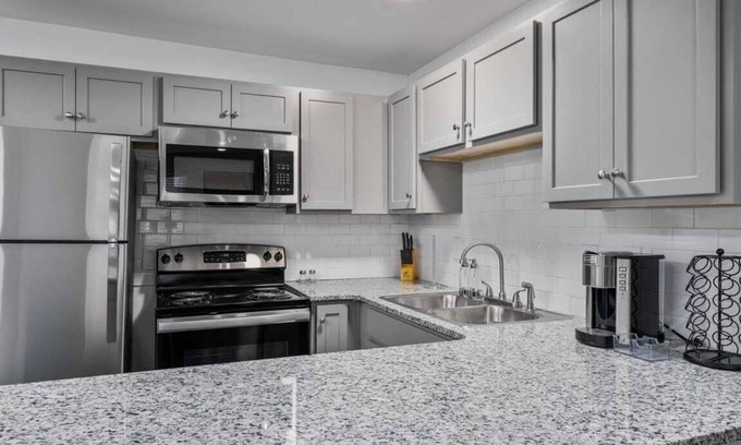 Forest Park Apartamento | Modern Apt. close to Restaurants - Highland Golf