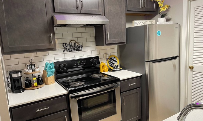 Acworth Apartamento | Clean Modern Apt w/ Community Pool and Mini Gym Near Multiple Shopping Areas