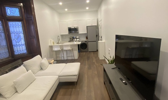 Spruce Hill Apartamento | Modern APT on UPENN campus with onsite parking! 5 min walking to CHOP!
