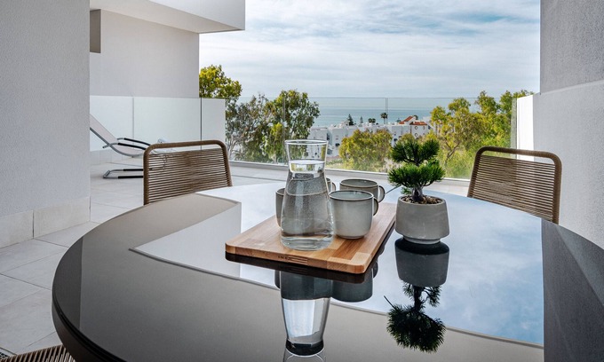 Alcorrin Apartamento | Modern apt. with terrace & sea view, gym & jazucci