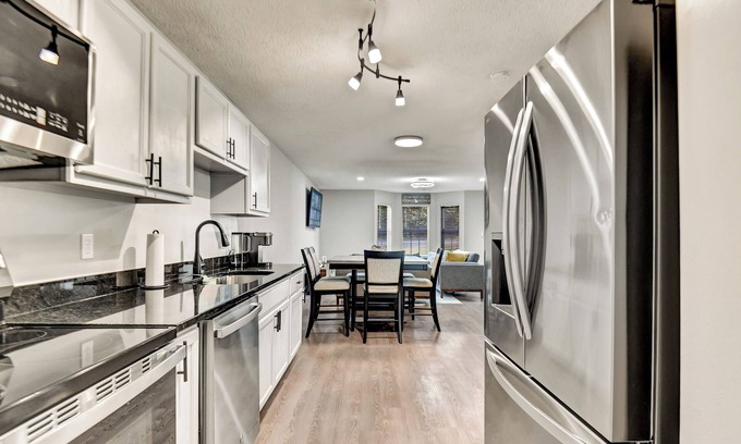 Athens Casa | Modern Athens Escape 4/br 3/ba 6 miles to University of Georgia and downtown