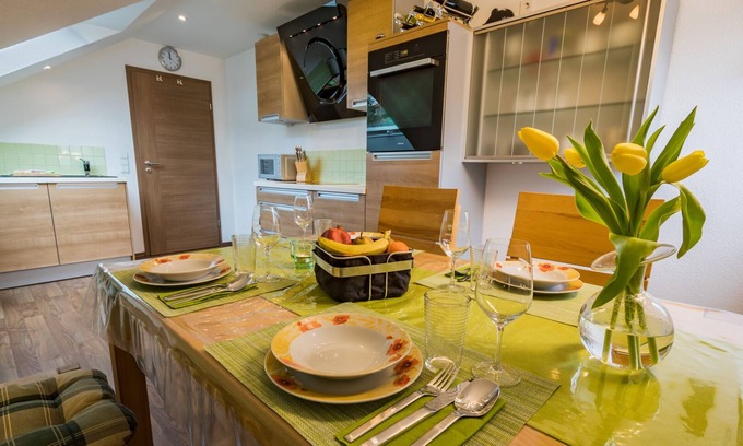 Konigheim Apartamento | Modern attic holiday apartment (68 sqm) on the edge of the lovely Tauber Valley