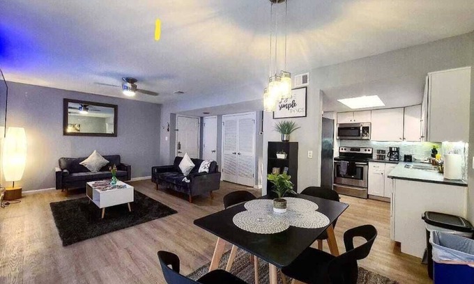 Highland Condominio | Modern ATX Getaway