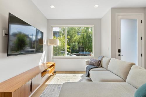 Ballard Casa | Modern Ballard Retreat Walk to Cafes & Parks