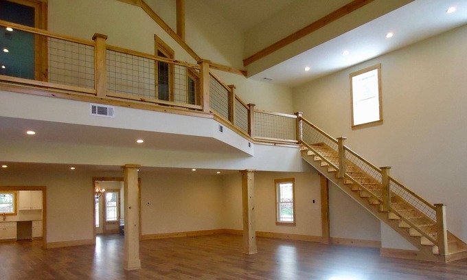 Farmington Casa | Granero moderno en un entorno tranquilo en un lote de 5 acres.